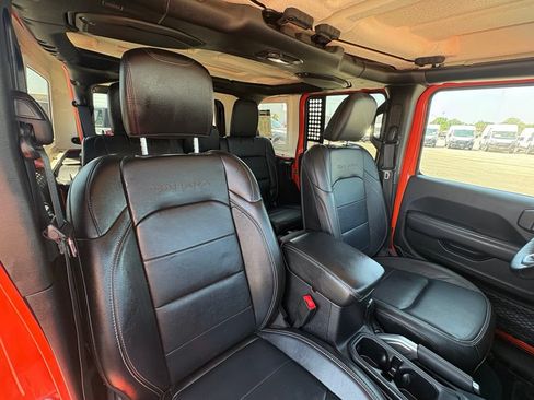 Used 2018 Jeep Wrangler Unlimited Sahara AWD/4WD image 29