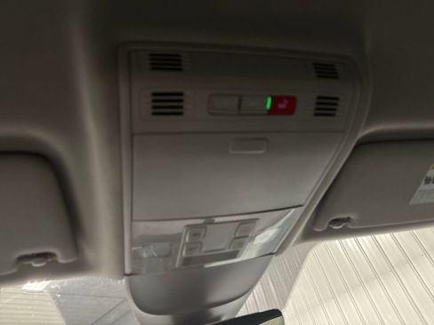 Used 2023 Volkswagen Taos SE image 28