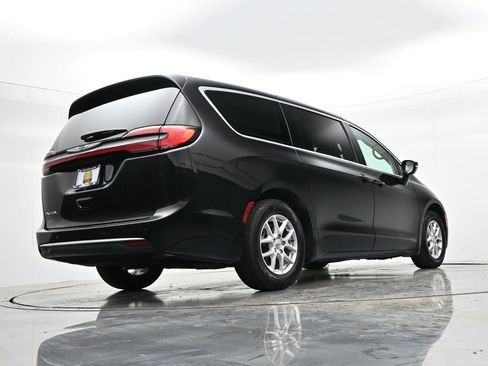 Used 2024 Chrysler Pacifica Touring-L FWD image 23