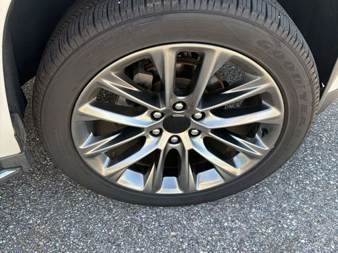 Used 2018 Cadillac Escalade Luxury RWD image 14