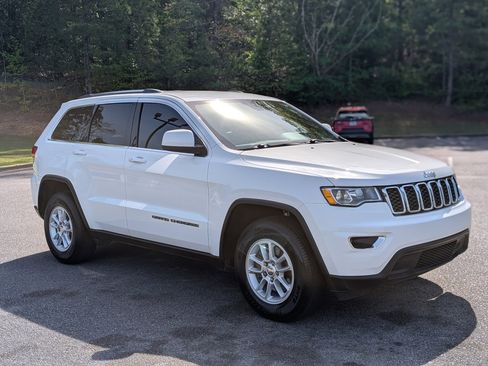 Used 2019 Jeep Grand Cherokee Laredo image 11