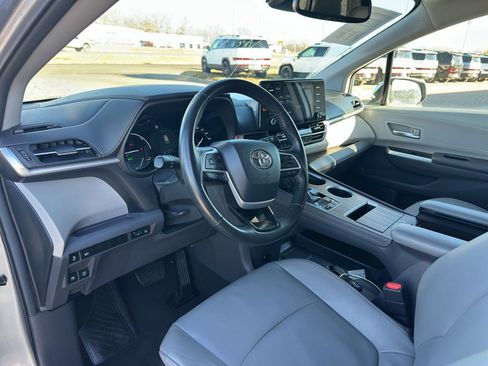 Used 2024 Toyota Sienna XLE image 12