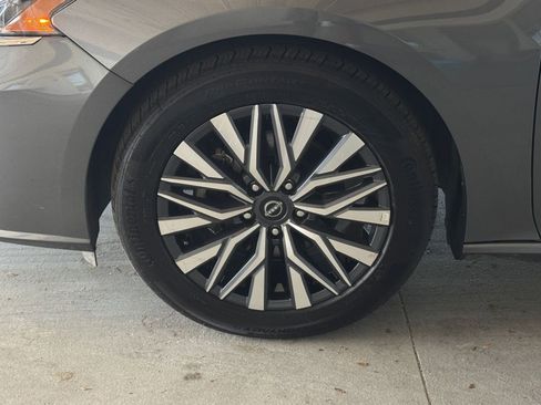 Used 2025 Nissan Altima 2.5 SV image 32