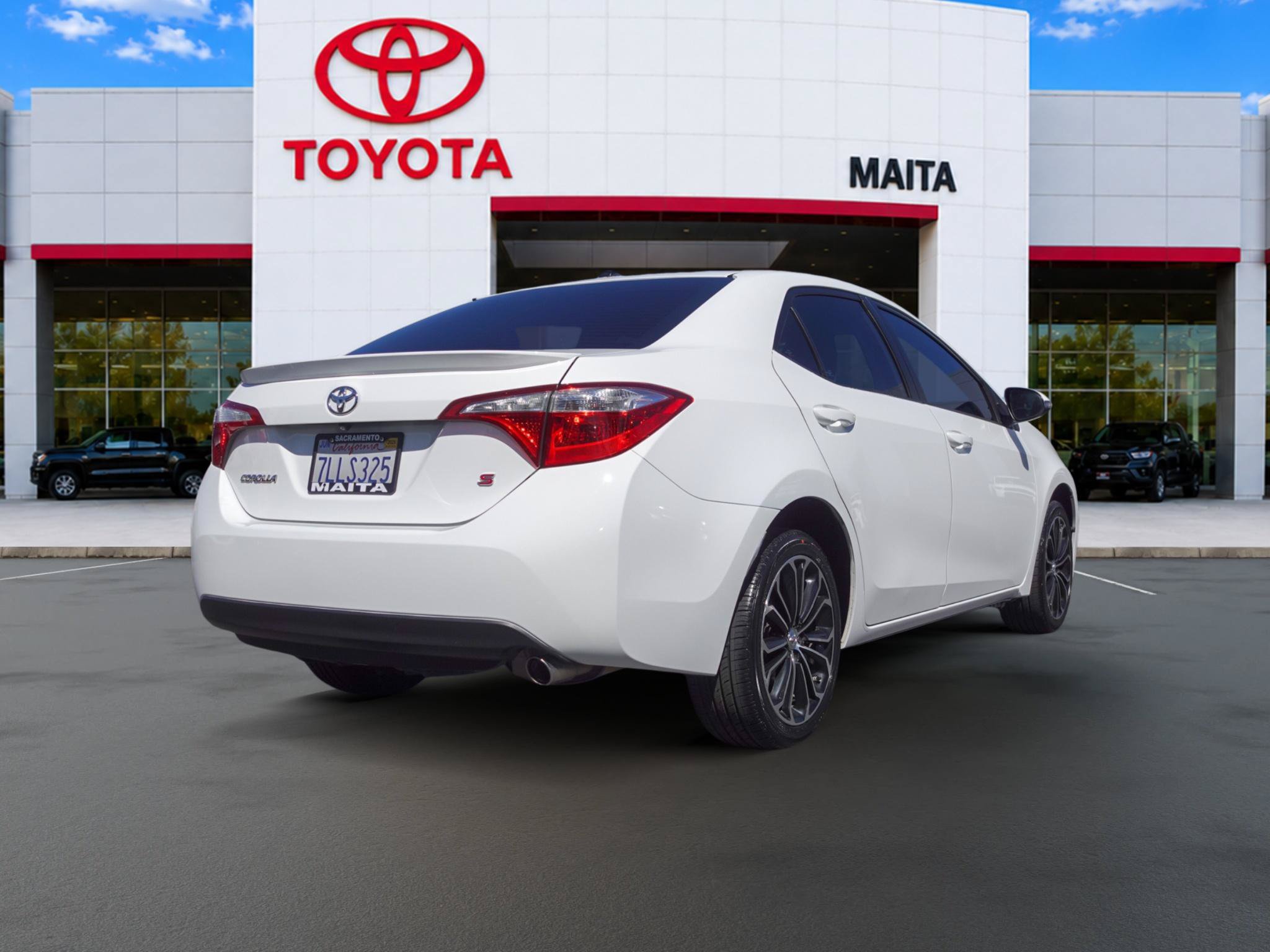 Used 2015 Toyota Corolla S Premium FWD image 3