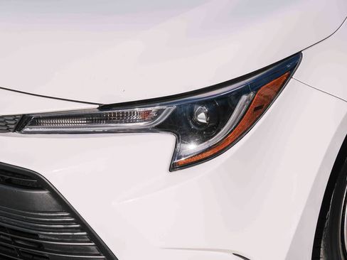 Certified 2024 Toyota Corolla LE FWD image 11