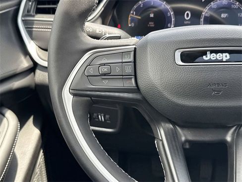 New 2025 Jeep Grand Cherokee L Altitude image 16