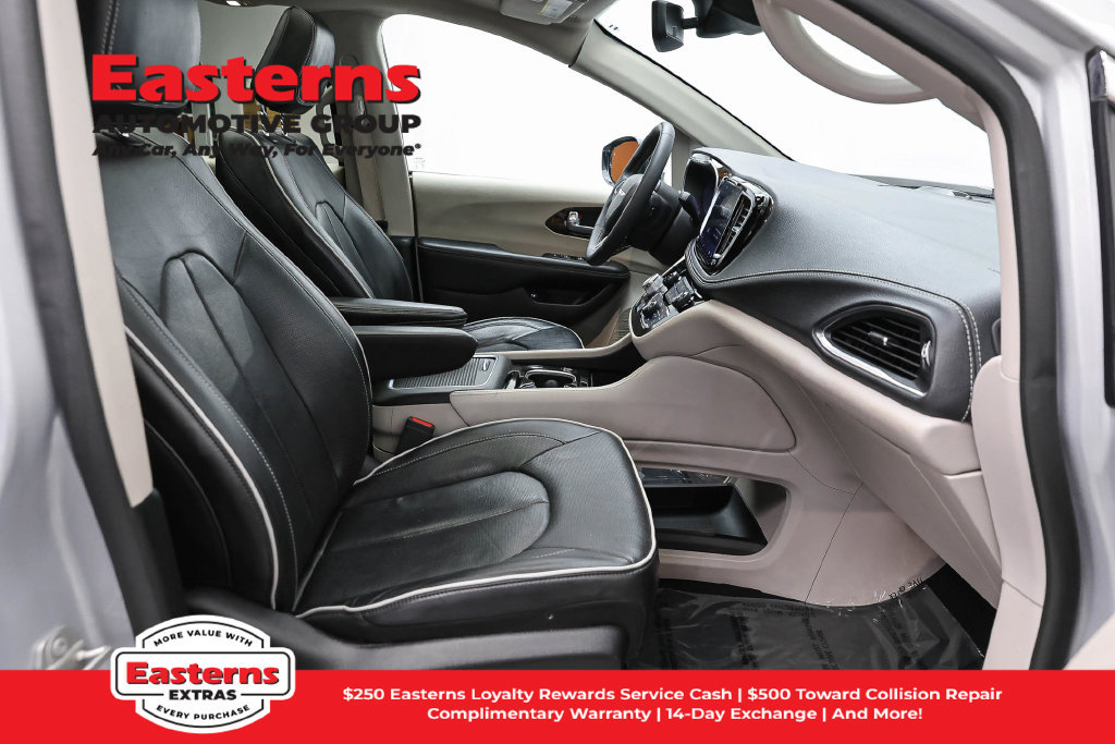 Used 2023 Chrysler Pacifica Limited FWD image 26