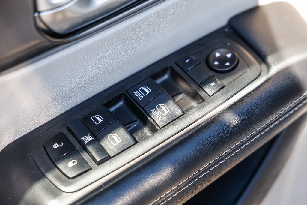 Used 2021 Chrysler Pacifica Touring-L FWD image 39