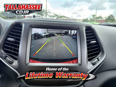 Used 2021 Jeep Cherokee Trailhawk w/ Sun, Sound & Nav Group AWD/4WD image 25