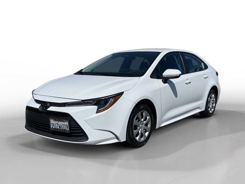 Used 2025 Toyota Corolla LE FWD image 1