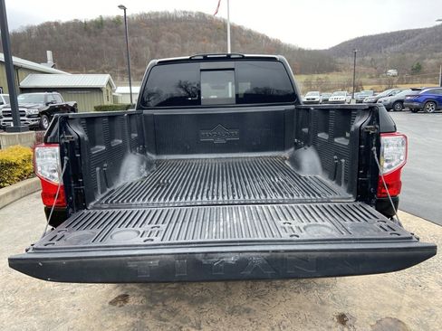 Used 2018 Nissan Titan SV image 26