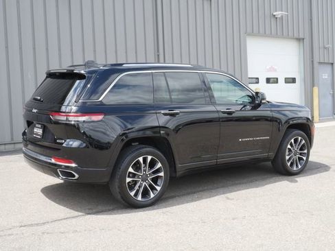 Used 2022 Jeep Grand Cherokee Overland w/ Luxury Tech Group IV AWD/4WD image 13