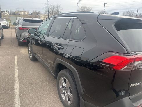 Used 2022 Toyota RAV4 XLE w/ Convenience Package AWD/4WD image 14