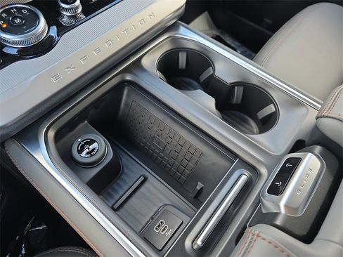 New 2025 Ford Expedition Active image 26