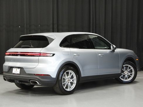 Certified 2025 Porsche Cayenne AWD/4WD image 5