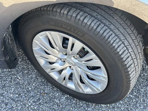 Used 2012 Toyota Camry 4dr Sdn I4 Auto L (Natl) image 7