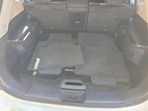 Used 2018 Nissan Rogue SV image 12