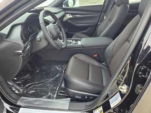New 2026 MAZDA MAZDA3 Hatchback w/Premium Plus Pkg image 16