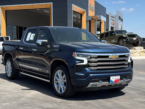 Used 2022 Chevrolet Silverado 1500 High Country w/ High Country Premium Package image 3