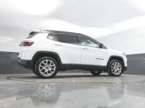 Used 2025 Jeep Compass Limited AWD/4WD image 41