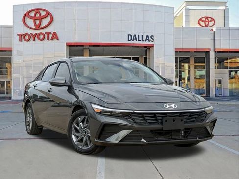 Used 2025 Hyundai Elantra Blue image 1