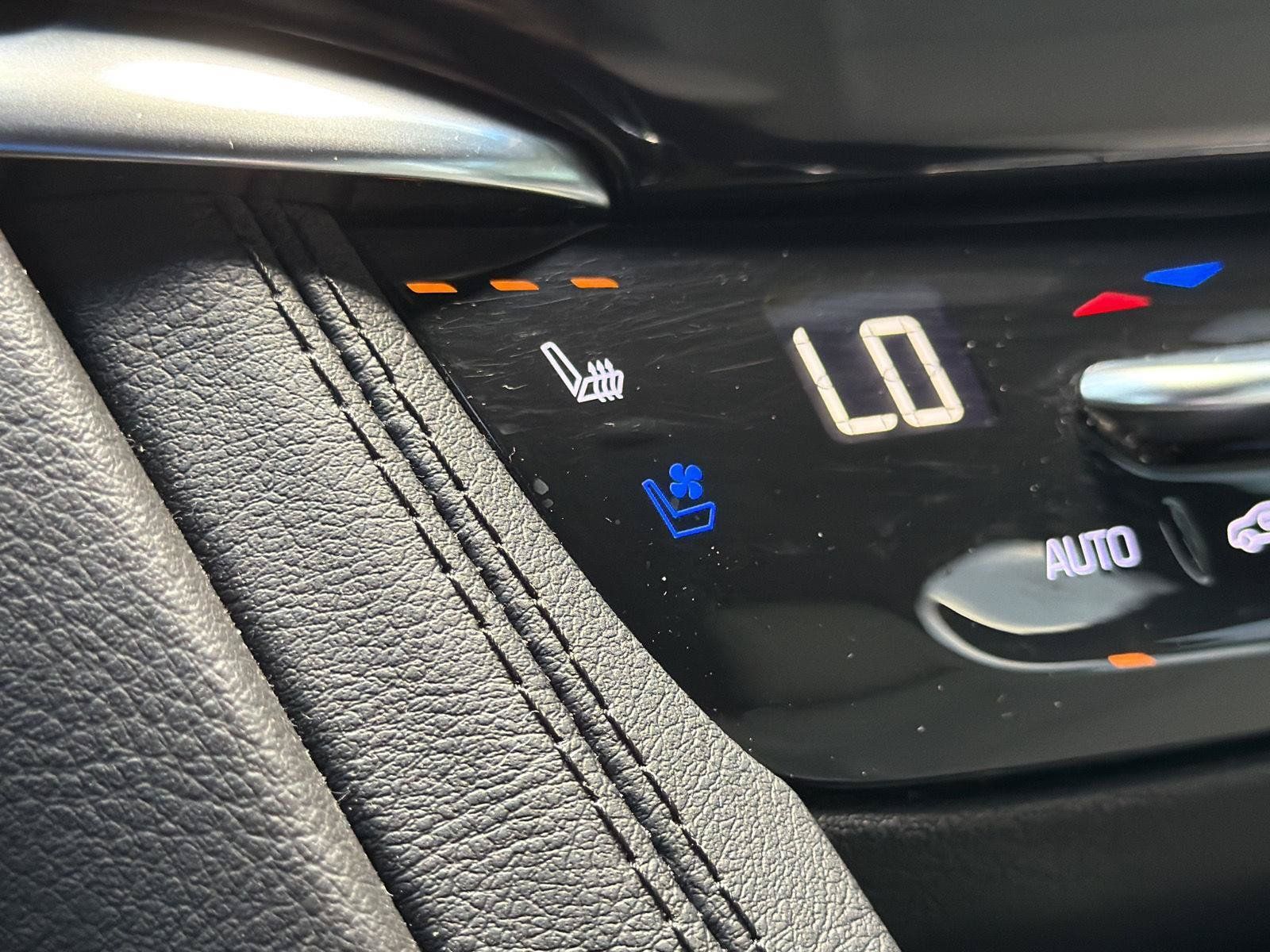 Used 2024 Cadillac XT6 Sport w/ Technology Package AWD/4WD image 33