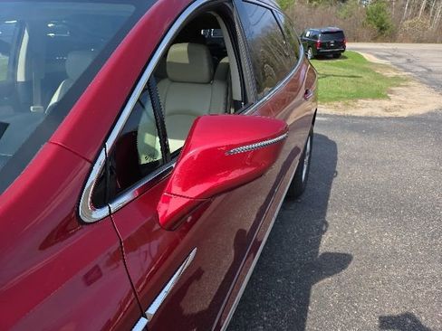 Used 2020 Buick Enclave Essence FWD image 35