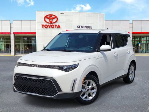 Used 2025 Kia Soul LX w/ LX Technology Package FWD image 1