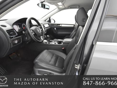 Used 2014 Volkswagen Touareg Sport AWD/4WD image 24