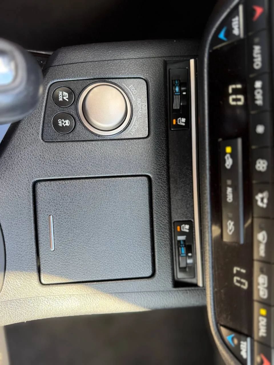 Used 2014 Lexus ES 300h w/ Premium Package w/Bamboo Trim FWD image 48