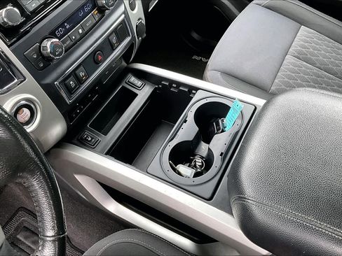 Used 2021 Nissan Titan SV w/ SV Convenience Package image 15