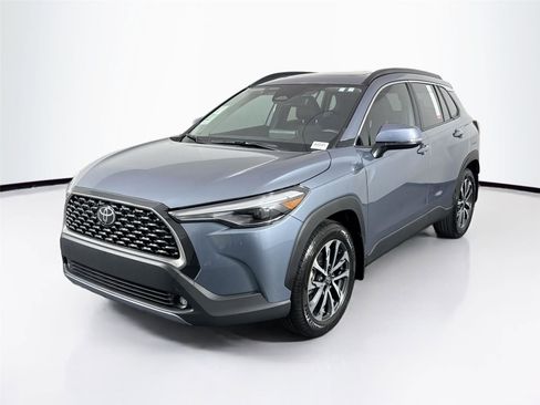 Certified 2024 Toyota Corolla Cross XLE image 3