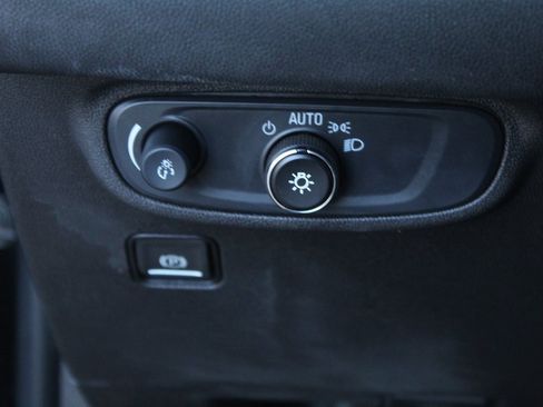 Used 2024 GMC Terrain SLE image 24