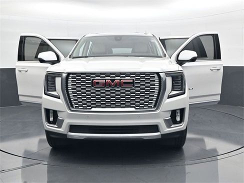 Used 2021 GMC Yukon XL Denali image 32