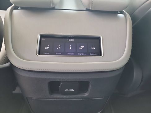 Used 2026 Lincoln Navigator Premiere AWD/4WD image 16