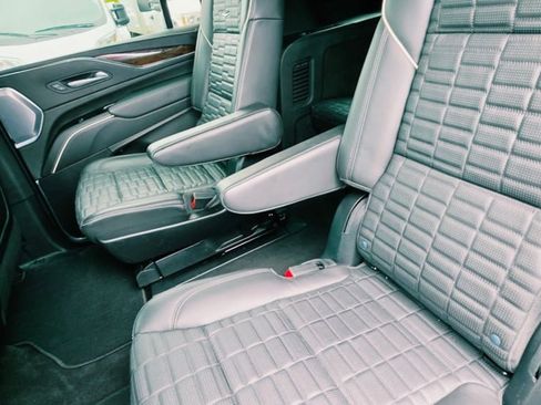 Used 2023 Cadillac Escalade ESV Sport Platinum w/ LPO, ONYX Package AWD/4WD image 5