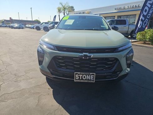 Used 2025 Chevrolet Trax ACTIV w/ Sunroof Package FWD image 2