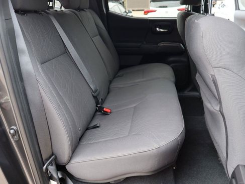 Used 2019 Toyota Tacoma TRD Off-Road w/ Technology Package AWD/4WD image 15