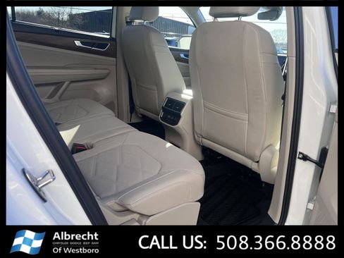 Used 2025 Volkswagen Atlas SE image 17