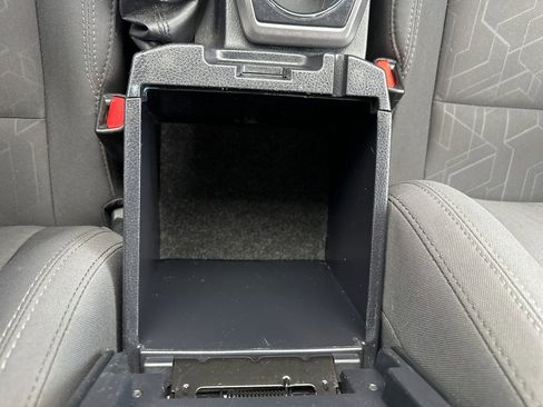 Used 2017 Toyota Tacoma TRD Off-Road image 10