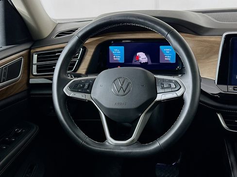 Used 2025 Volkswagen Atlas SE FWD image 18