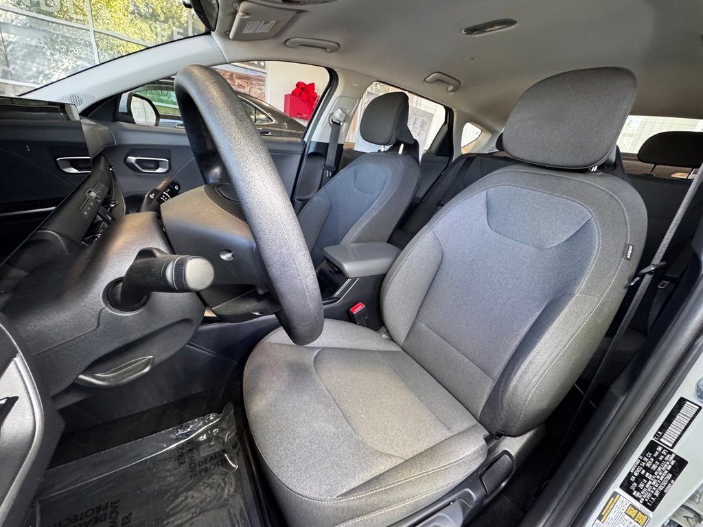 Used 2025 Kia K4 FWD image 17