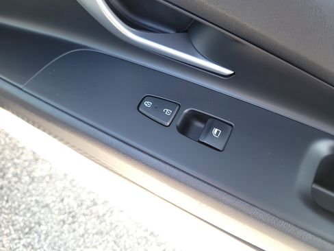 Used 2021 Hyundai Elantra Limited FWD image 11