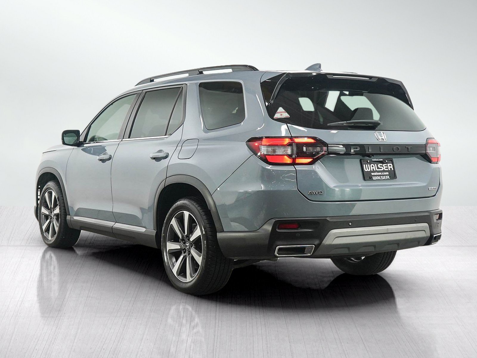 Used 2023 Honda Pilot Touring image 3