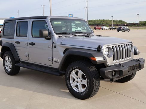 Used 2021 Jeep Wrangler Unlimited Sport image 6