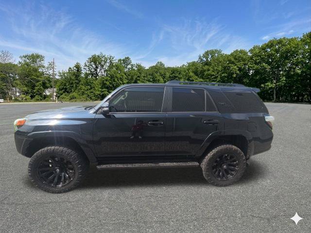 Used 2020 Toyota 4Runner TRD Off-Road Premium w/ Moonroof Package AWD/4WD image 30