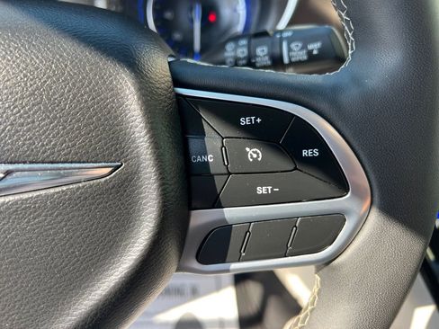 Used 2022 Chrysler Voyager LX image 19