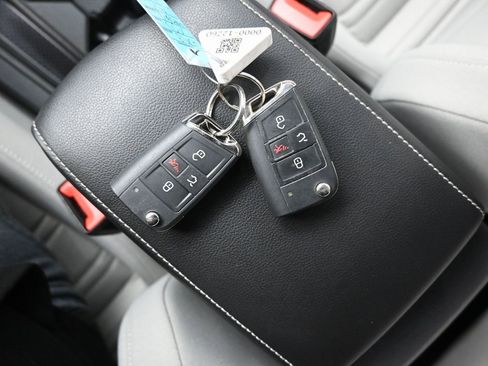 Used 2024 Volkswagen Tiguan S image 16