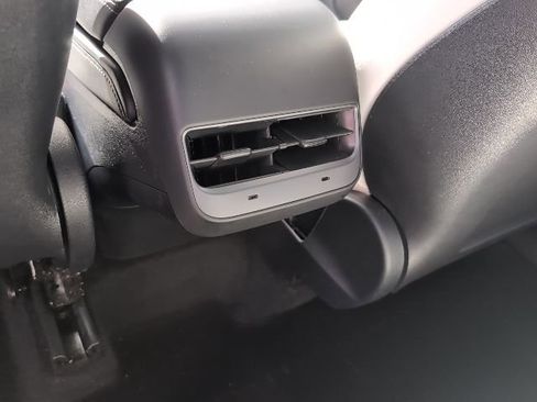 Used 2022 Tesla Model Y Performance image 21