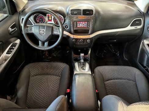 Used 2018 Dodge Journey SE w/ Blacktop Package image 3